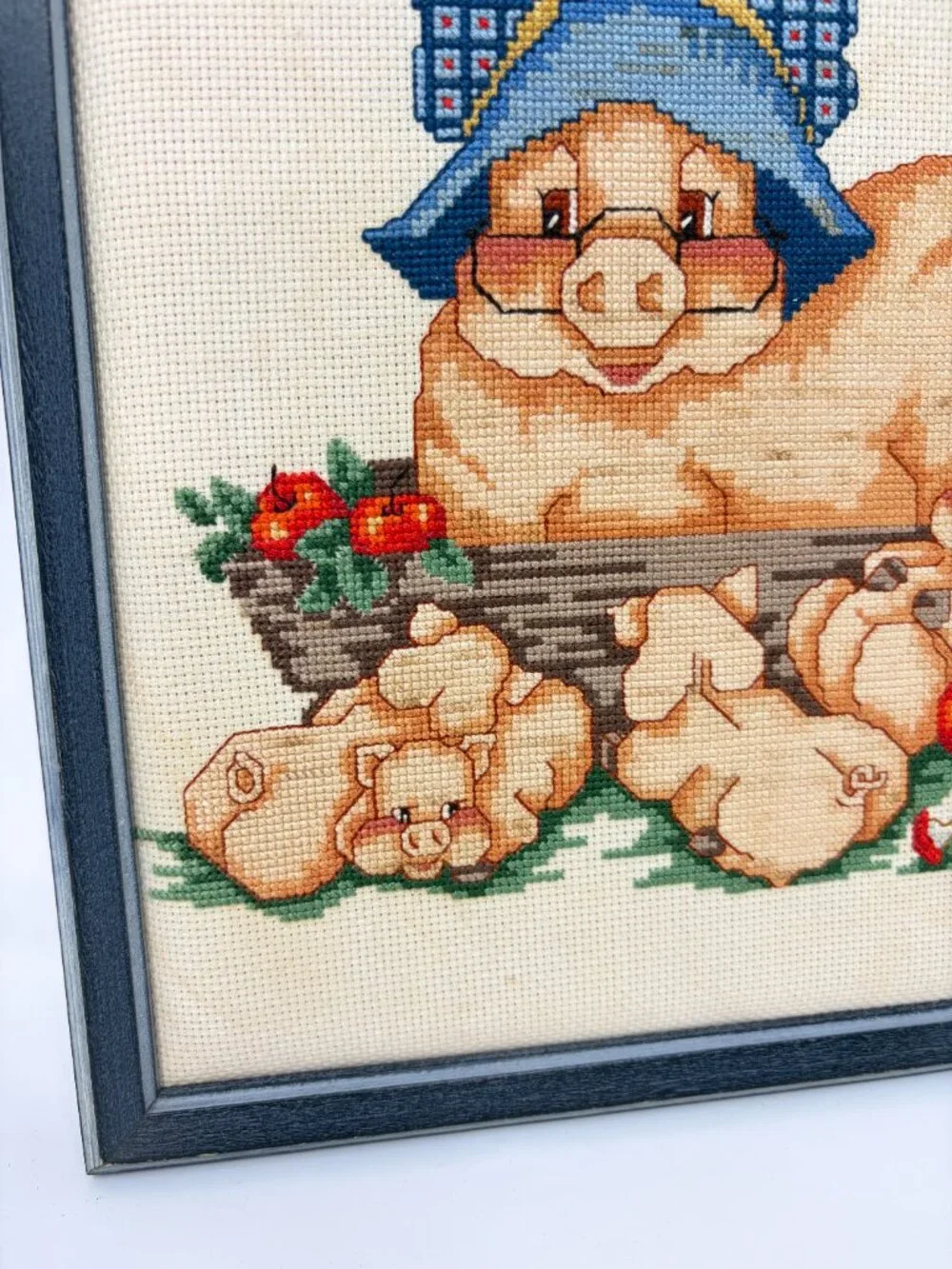 VTG Handmade Framed Cross Stitch Momma Pig & Piglets, 